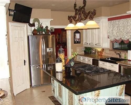 3rd image of 6831 Cedar Lawn Cir