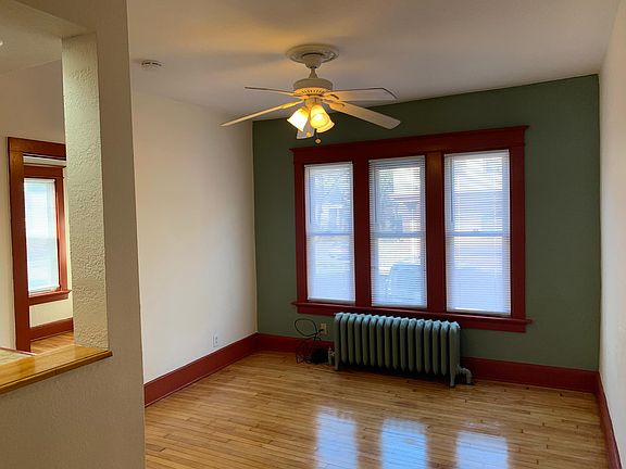 3rd image of 905 E Meinecke Ave APT B