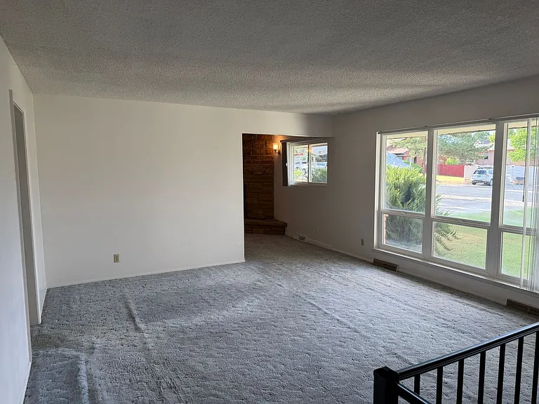 2636 Hickory Dr — Photo 5