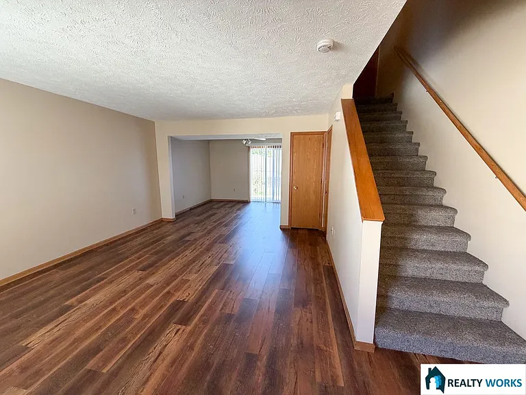 2230 W Todd Ln — Photo 2