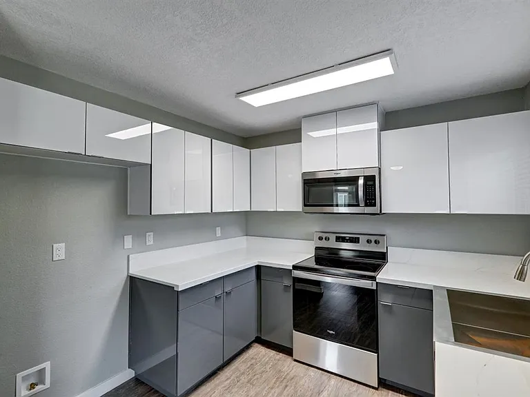 West Fifth Apartments — Photo 59