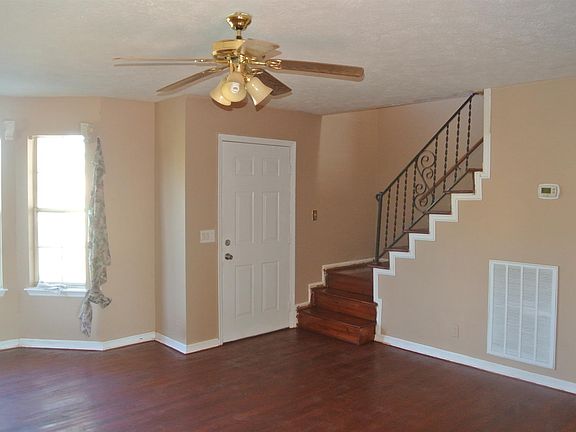 4th image of 310 Winston Dr