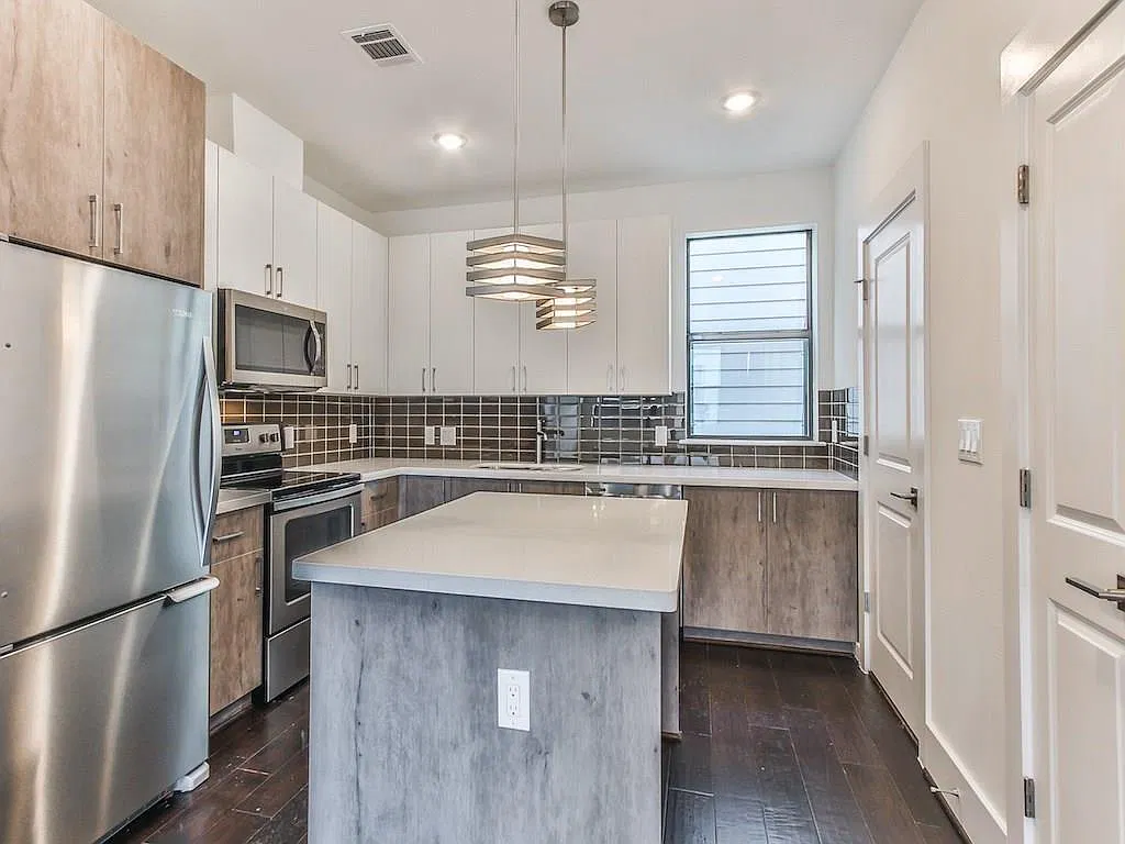 2 bed, 2.5 bath, 931 sqft, $1,995 — Photo 4