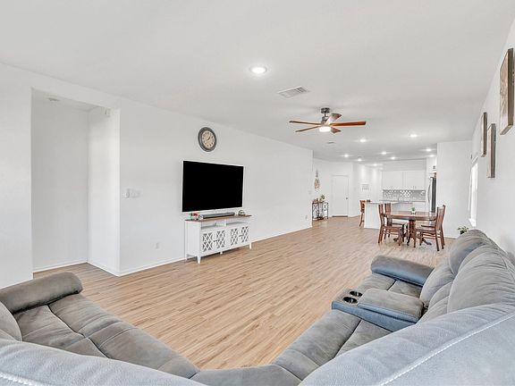 5th image of 212 Flint Mountain Rd