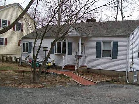 2nd image of 135 Willis Ave