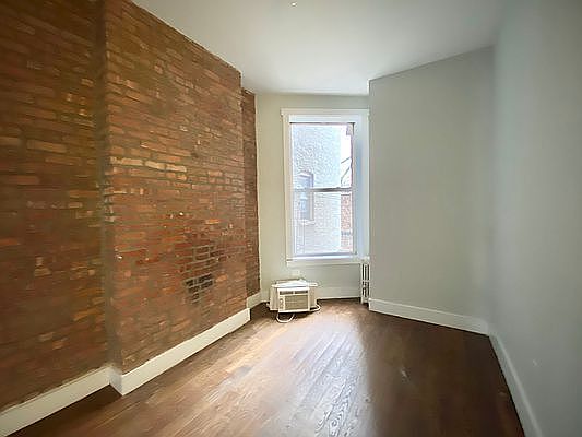 4th image of 252 Stockholm St #2B