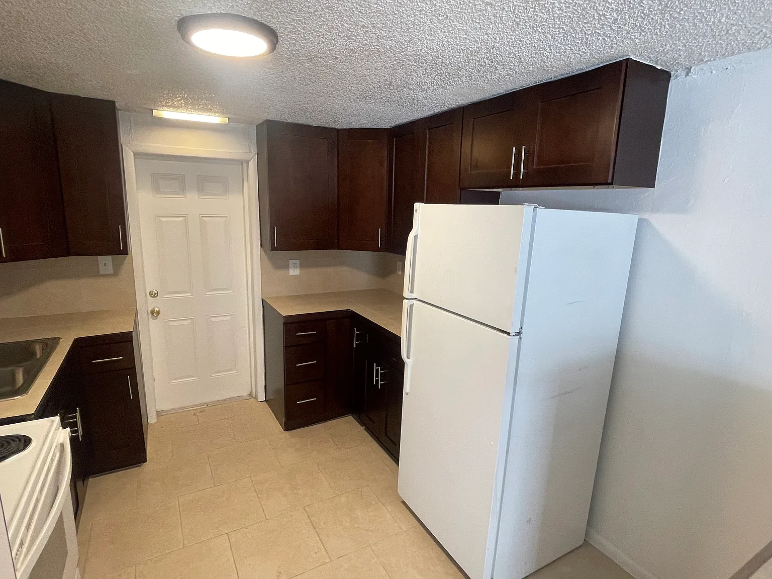 2 bed, 700 sqft, $1,550 — Photo 2