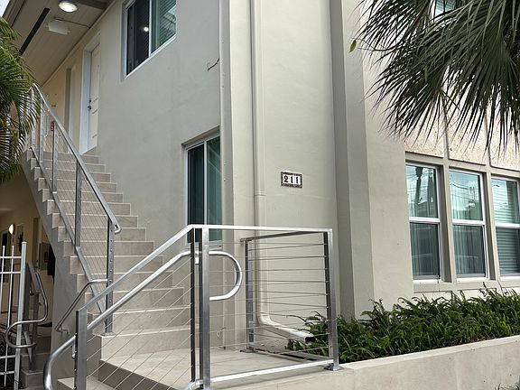 2nd image of 211 Phoenetia Ave APT 26