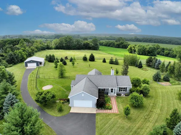 W726 Miller ROAD, Burlington, WI 53105