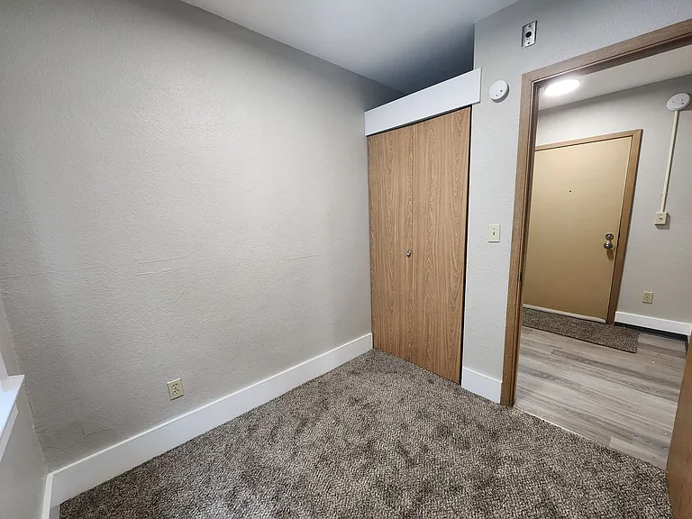 Florence Apartments — Photo 43