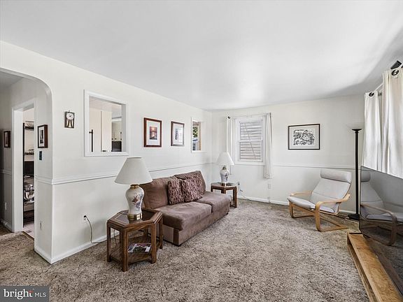 5th image of 3428 Mount Vernon Ave