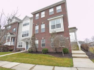 1632 Town Commons Dr, Howell, MI 48855