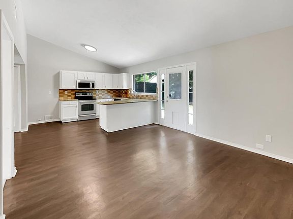 3rd image of 4246 Huckleberry Dr