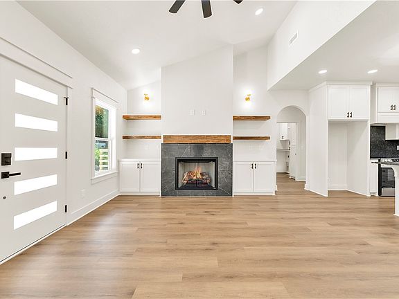 4th image of 8313 Spruce Dr