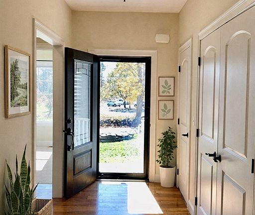 3rd image of 28 Spring St