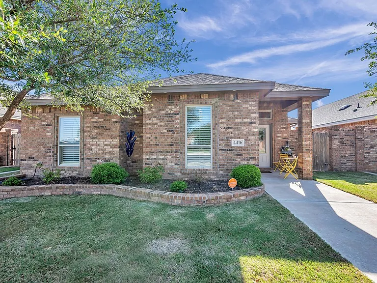 4416 Guadalupe — Photo 4