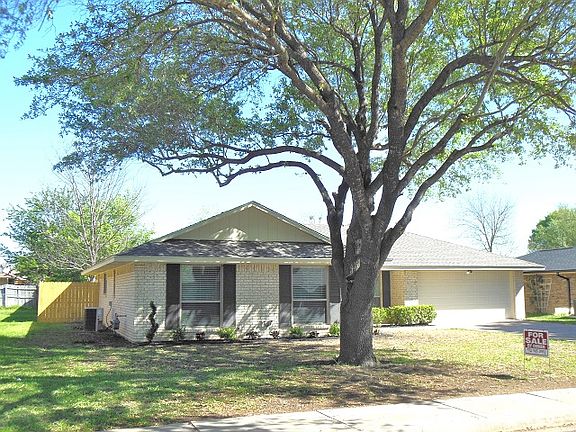 2nd image of 201 Tanglewood Ln