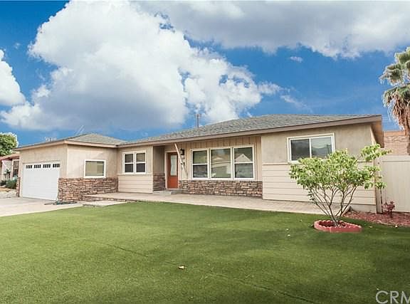 3rd image of 114 Belhaven Pl