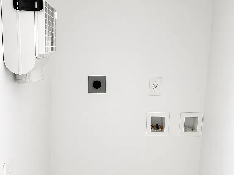1378 E Fulton St — Photo 9