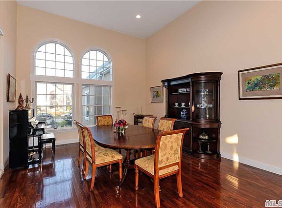 4th image of 9 Turnberry Ct