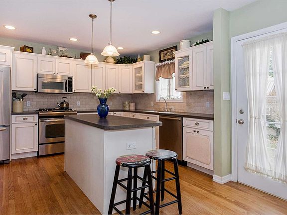 5th image of 3495 Silverton Ave