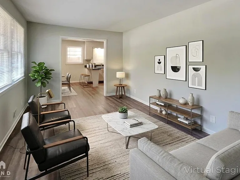2731 Carriage Ln — Photo 2