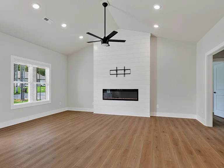 344 S Walnut Ave — Photo 6