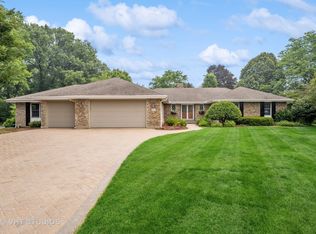 37 Stirrup Cup Ct, Saint Charles, IL 60174