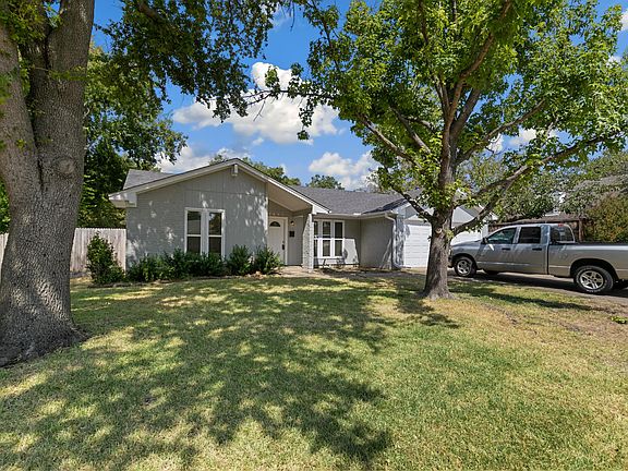 2nd image of 2891 Meadow Port Dr