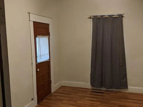 5th image of 417 S Broadway St