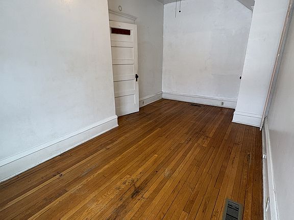 2nd image of 1119 College Ave #1119