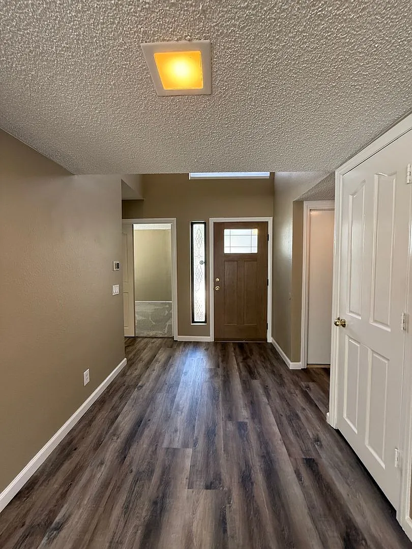 Two Bedroom Townhome In The Lakes With Garage And Attached Carport — Photo 3