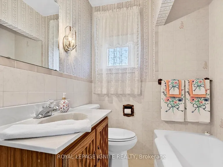 820 Simcoe St N #MAIN — Photo 14