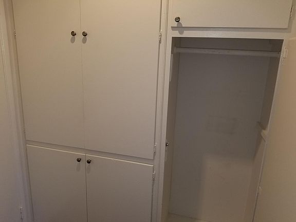 3rd image of 6207 Fulton Ave #20