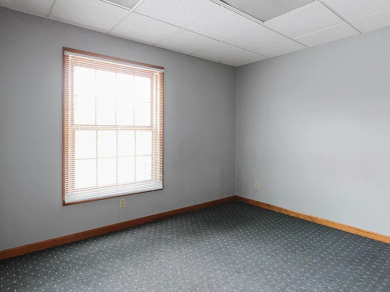 Spacious Northside Apartments — Photo 23
