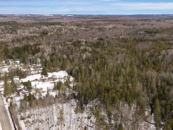 1541 Gill Rd, Springwater, ON L9X 1M5