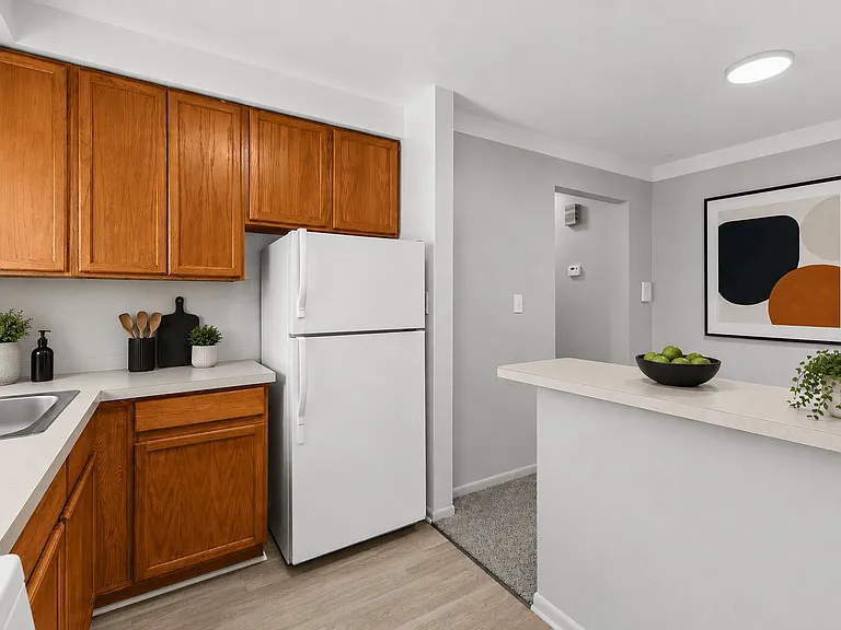 Oak Park Manor Apartments & Townhomes — Photo 42