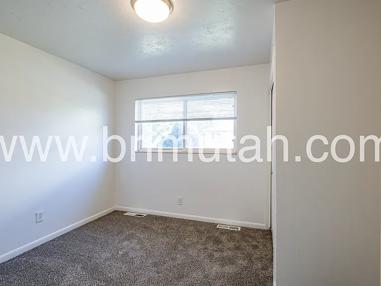 5856 S 157 W — Photo 13