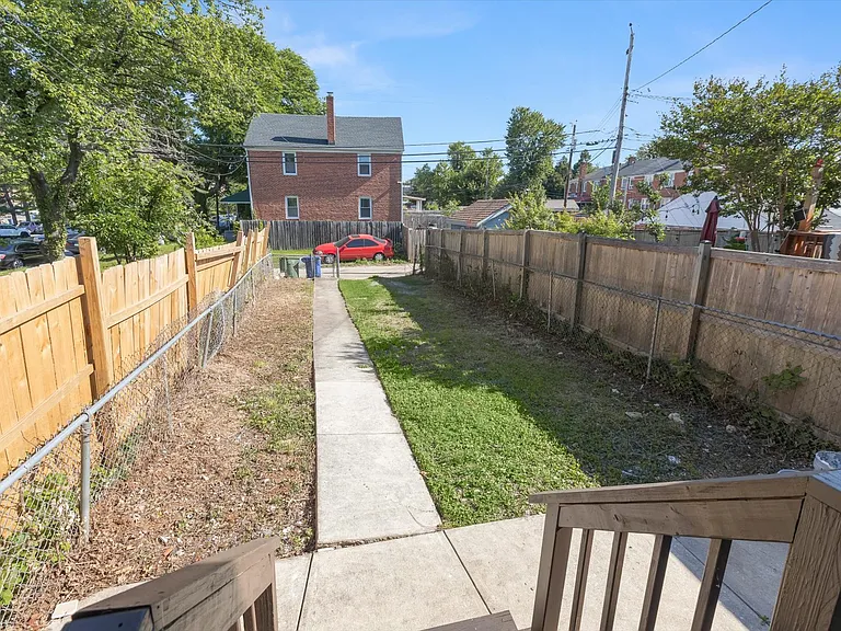 1302 Woodbourne Ave — Photo 30
