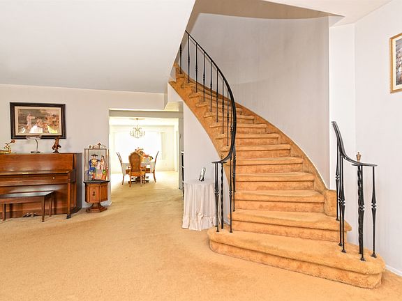 5th image of 12 Independence Dr