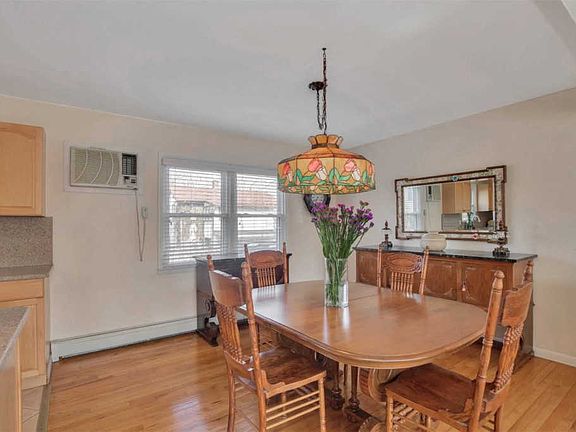 5th image of 13 Pequot Ave