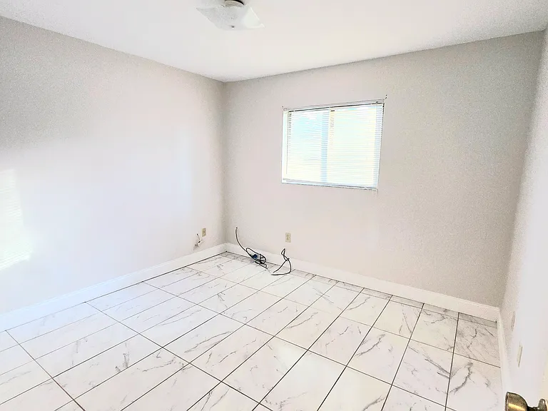 520 SE 30th St — Photo 7