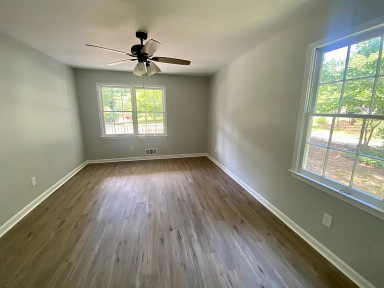 4546 Arbour Dr — Photo 4