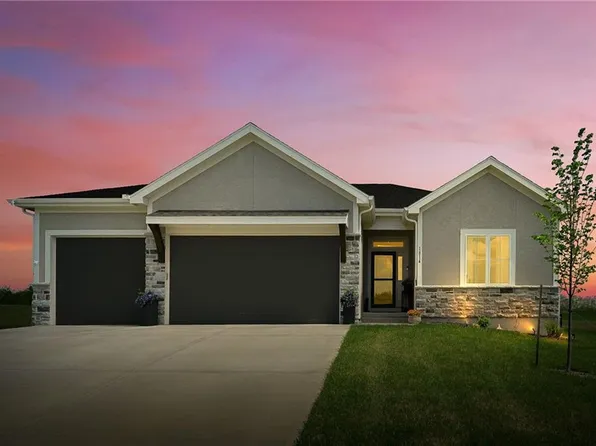 1814 Woodward Cir, Raymore, MO 64083