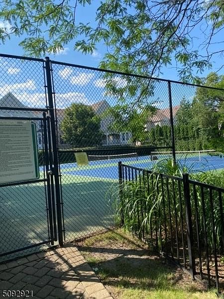1st image of 418 Kensington Ln #418