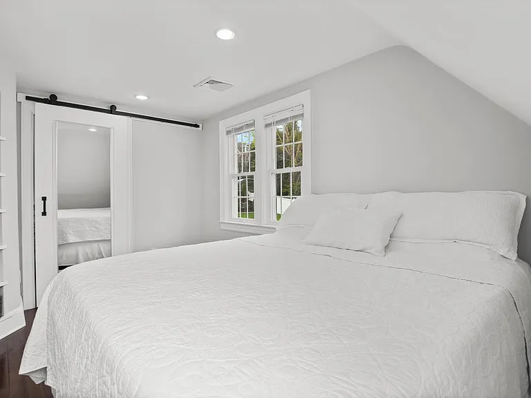 24 Nicholas Ave — Photo 13
