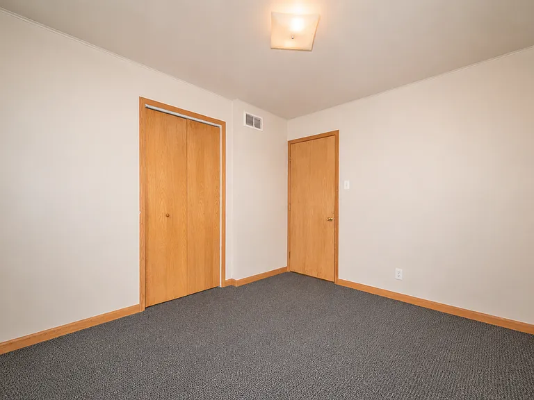 131-155 W Adams St — Photo 4