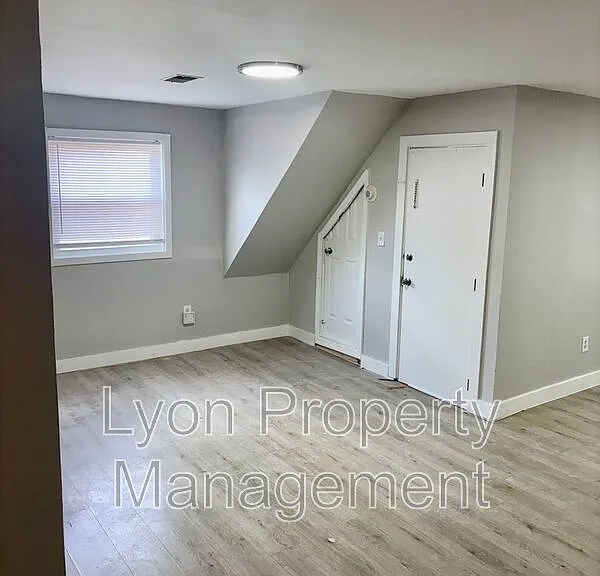 1225-1227 Warren Ave #3 — Photo 8