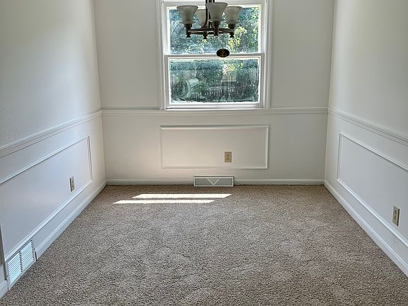 4th image of 205 Berehaven Dr