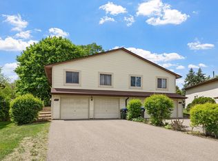2495 Woodbridge St, Roseville, MN 55113